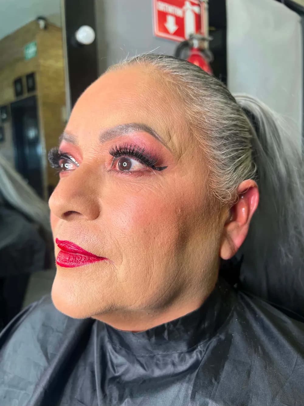 Peinado y maquillaje para evento